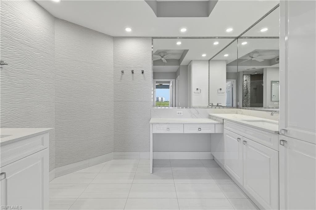 425 Cove Tower Dr 703-18
