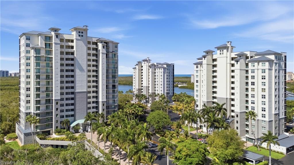 425 Cove Tower Dr 703-43