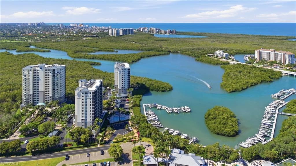 425 Cove Tower Dr 703-39