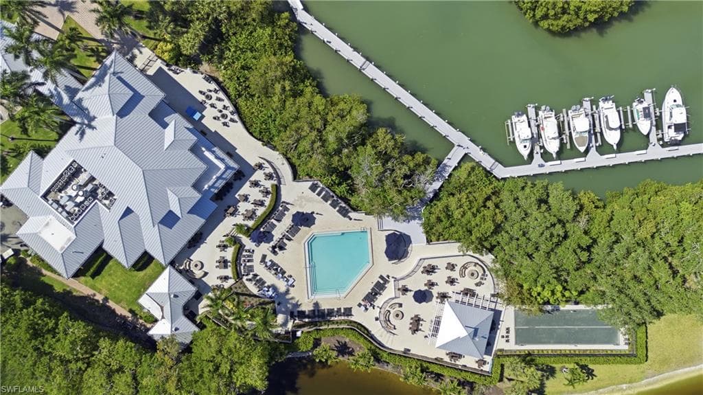 425 Cove Tower Dr 703-38