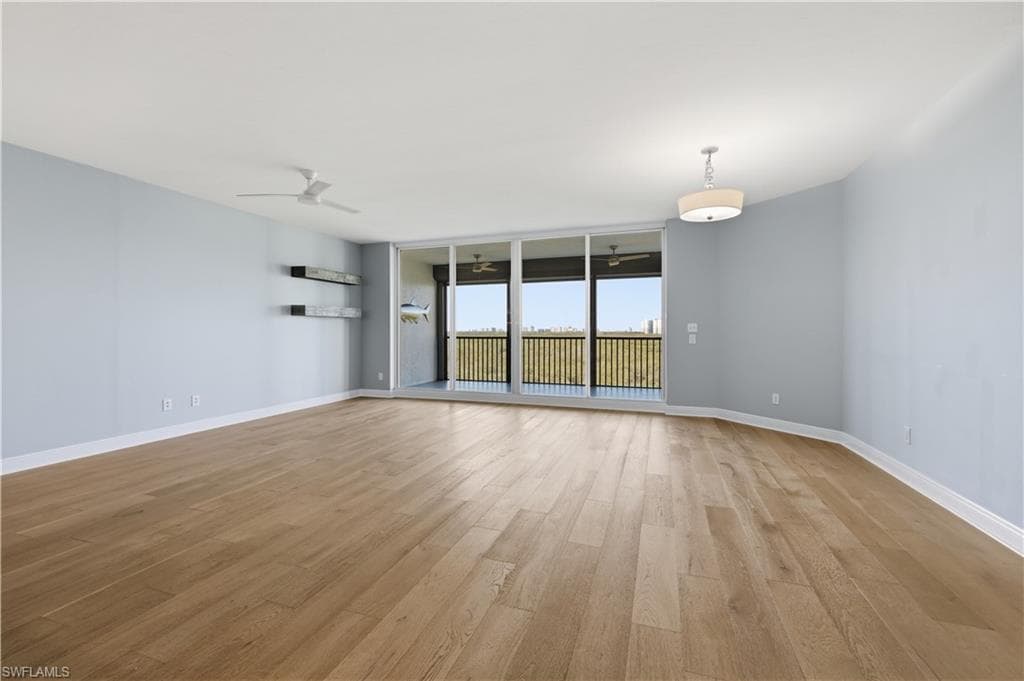 425 Cove Tower Dr 703-3