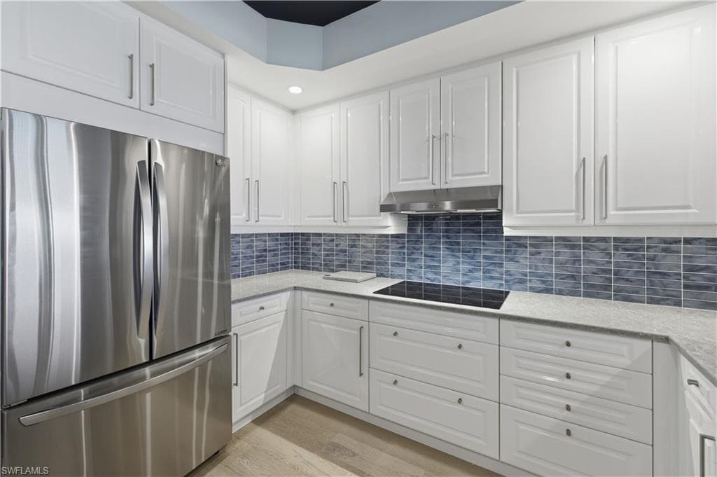 425 Cove Tower Dr 703-7