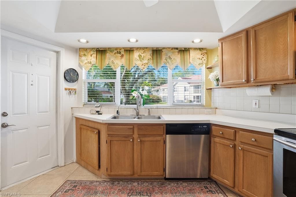 9856 Luna CIR # A101, NAPLES FL 34109-8