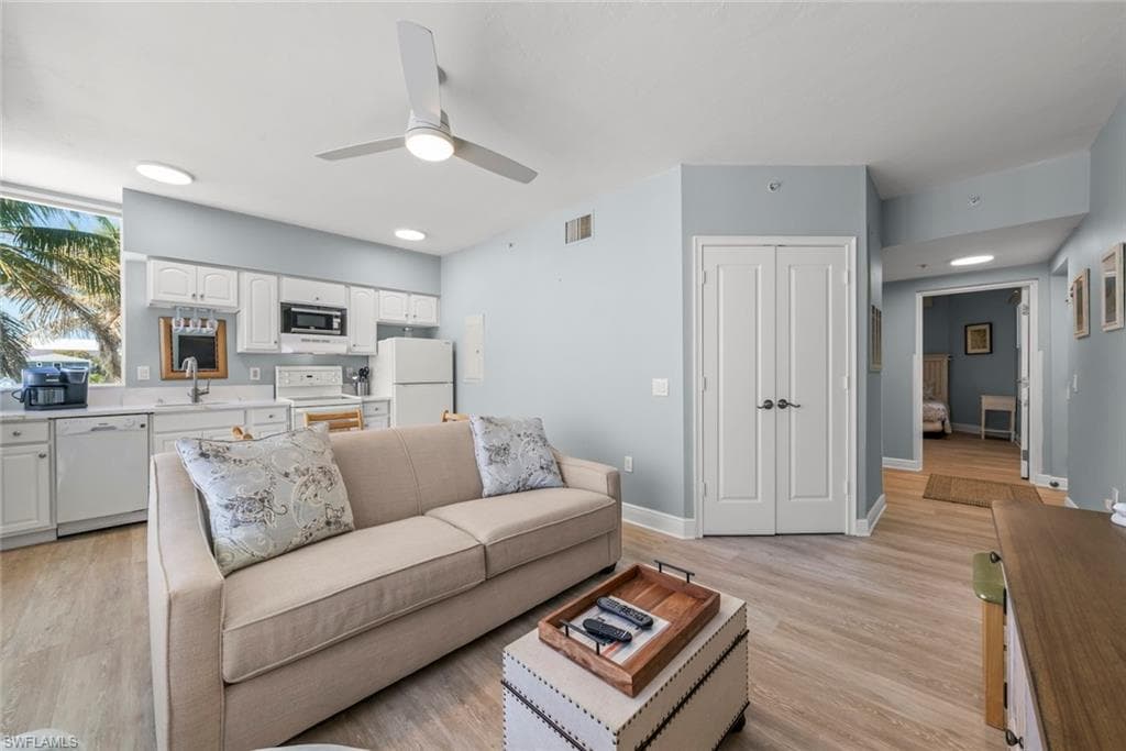 5480 Estero BLVD 103-15