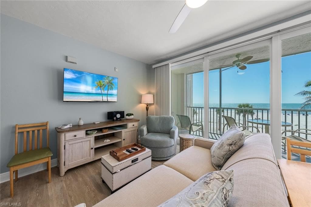 5480 Estero BLVD 103-11