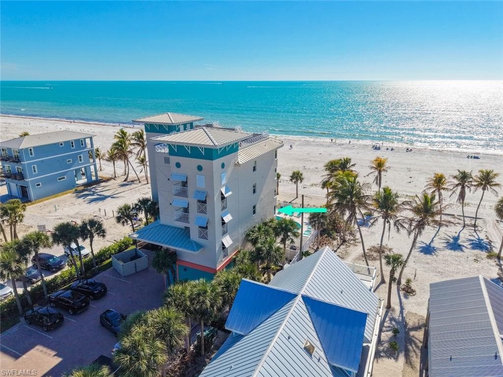 5480 Estero BLVD 103-4