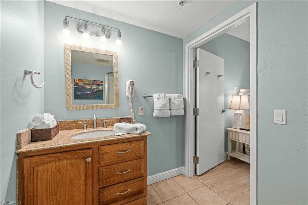 5480 Estero BLVD 103-33