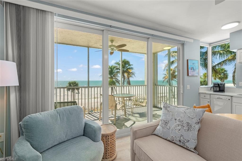 5480 Estero BLVD 103-17