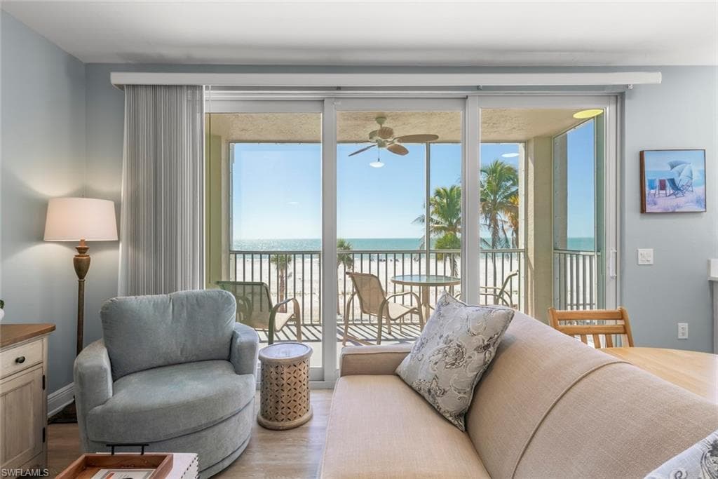 5480 Estero BLVD 103-10