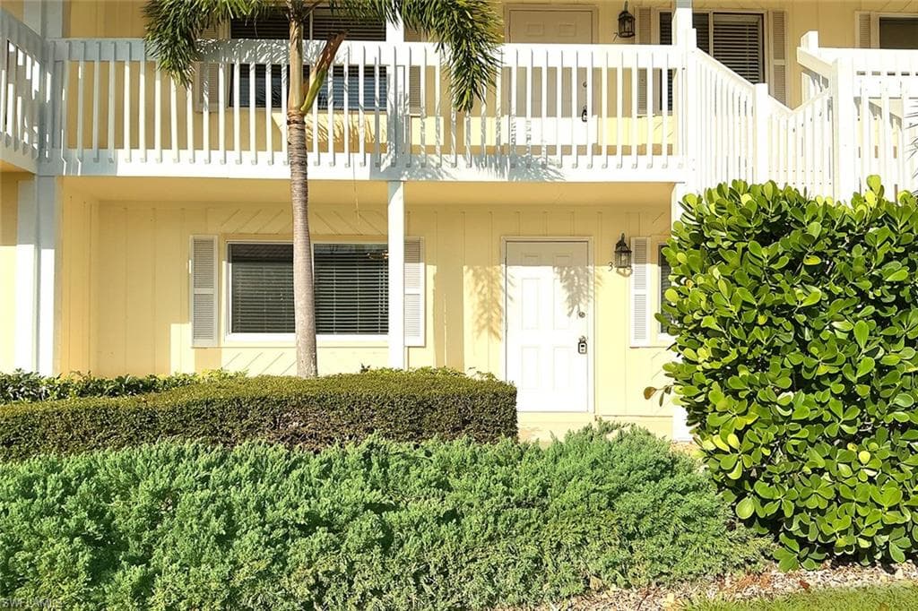4629 Bayshore DR # J3, NAPLES FL 34112-1