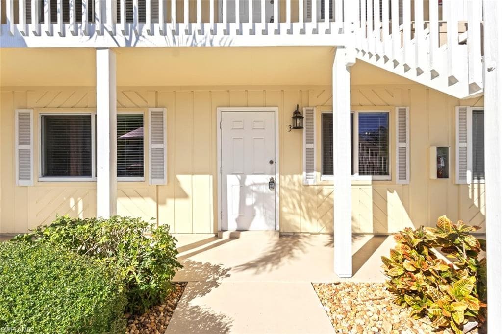 4629 Bayshore DR # J3, NAPLES FL 34112-2