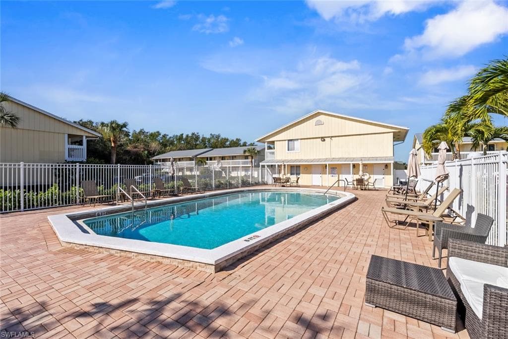 4629 Bayshore DR # J3, NAPLES FL 34112-28