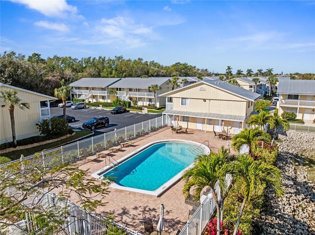 4629 Bayshore DR # J3, NAPLES FL 34112-29