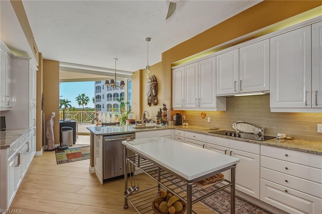 4000 Royal Marco WAY 324-6