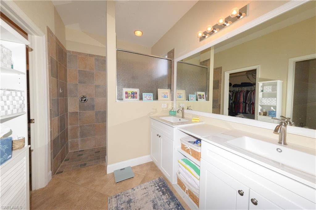 8701 Banyan Bay BLVD, FORT MYERS FL 33908-15