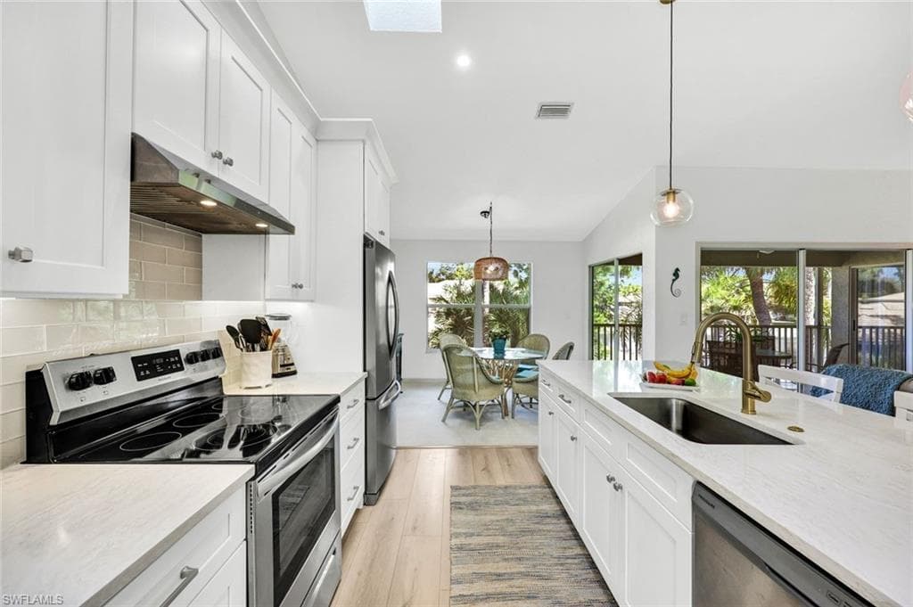 314 Emerald Bay CIR I5-12