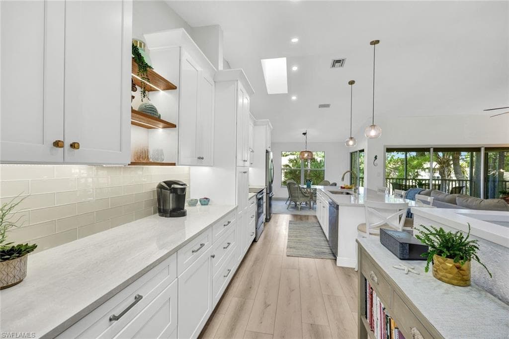 314 Emerald Bay CIR I5-13
