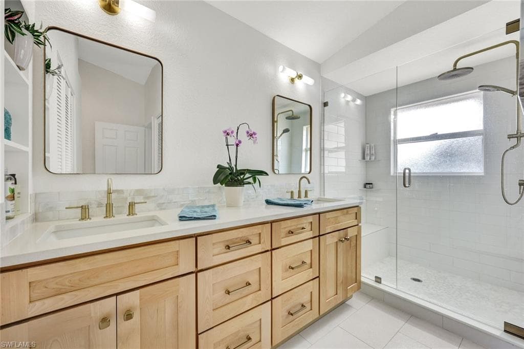 314 Emerald Bay CIR I5-18