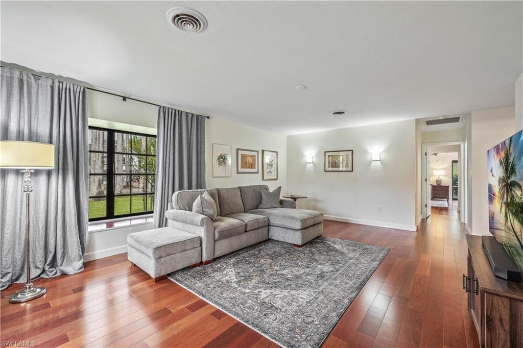 3209 W Riverside DR-6
