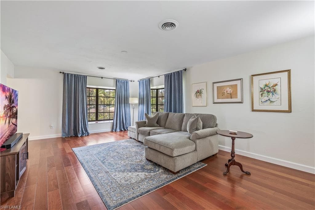 3209 W Riverside DR-7