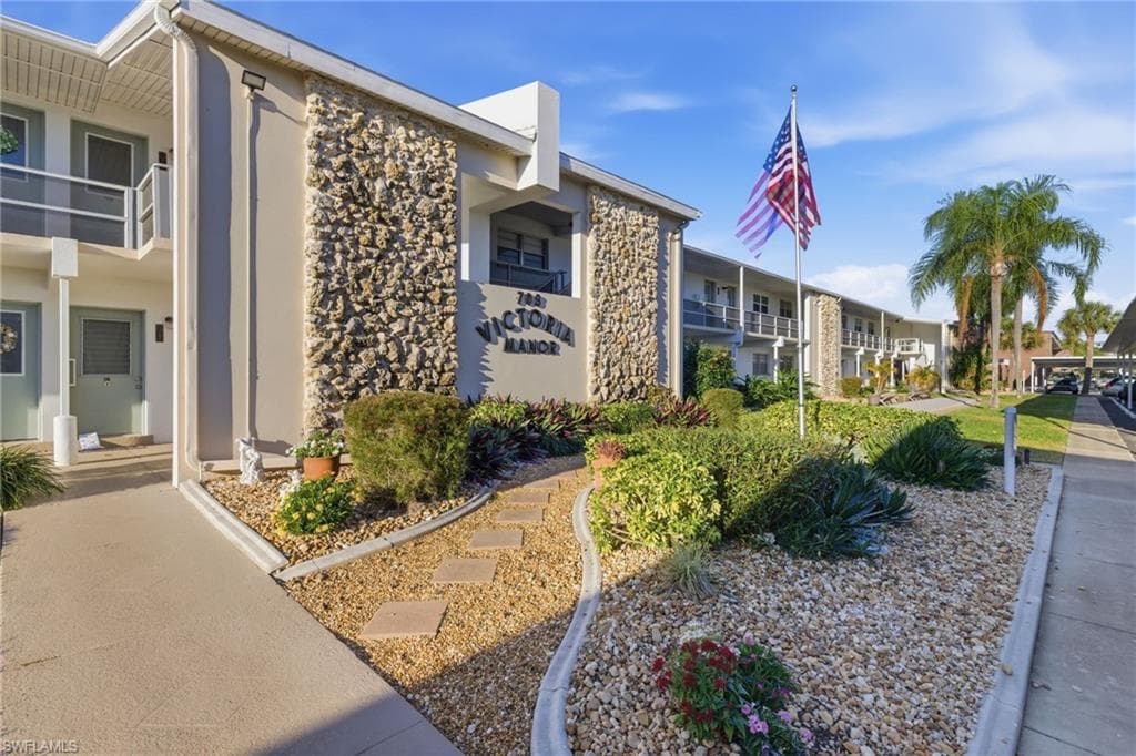 708 Victoria DR 212-1