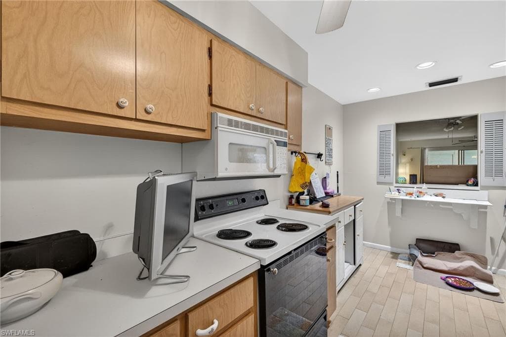 708 Victoria DR 212-33