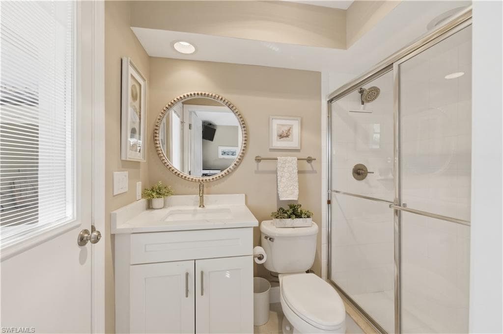 216 5th ST W-35