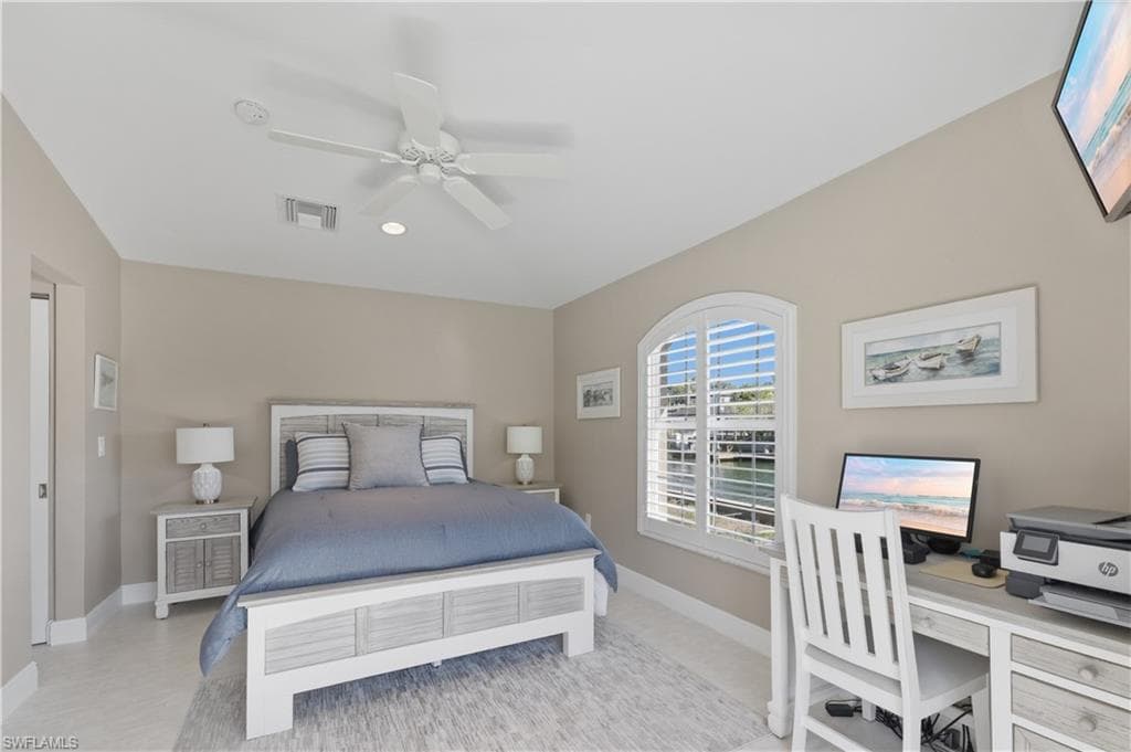 216 5th ST W-33