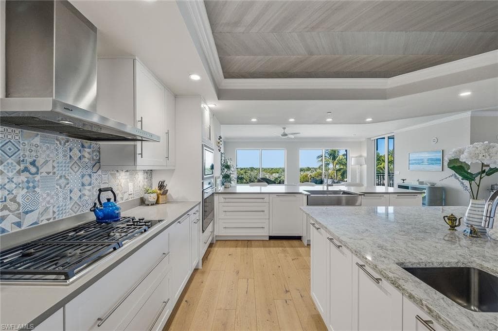 13665 Vanderbilt DR 404-6