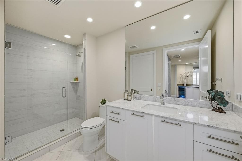 13665 Vanderbilt DR 404-19