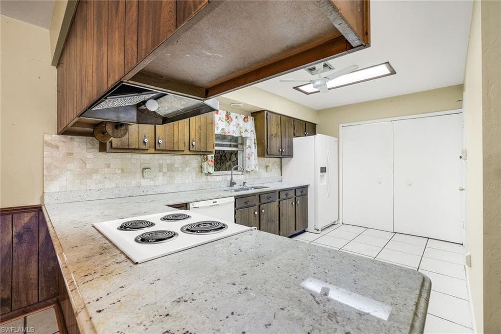 5290 Cypress LN-10
