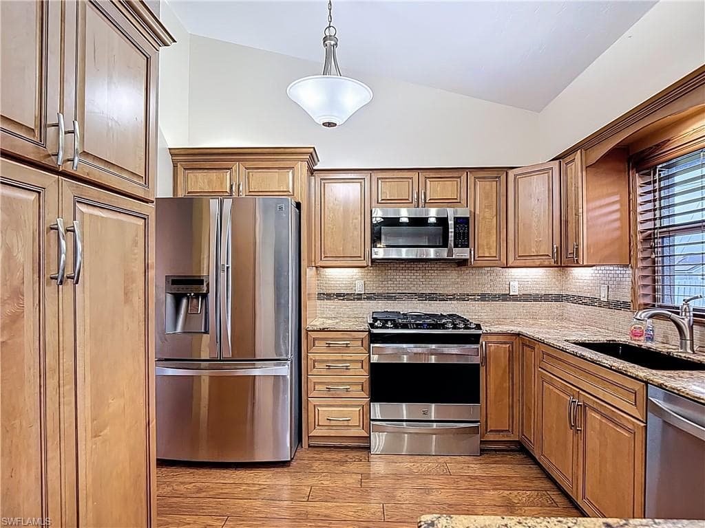 1319 SW 34th TER, CAPE CORAL FL 33914-5