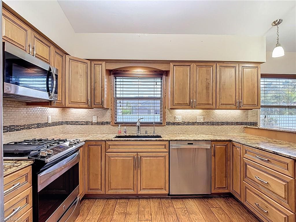 1319 SW 34th TER, CAPE CORAL FL 33914-6