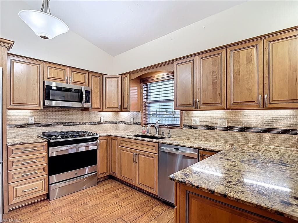 1319 SW 34th TER, CAPE CORAL FL 33914-4