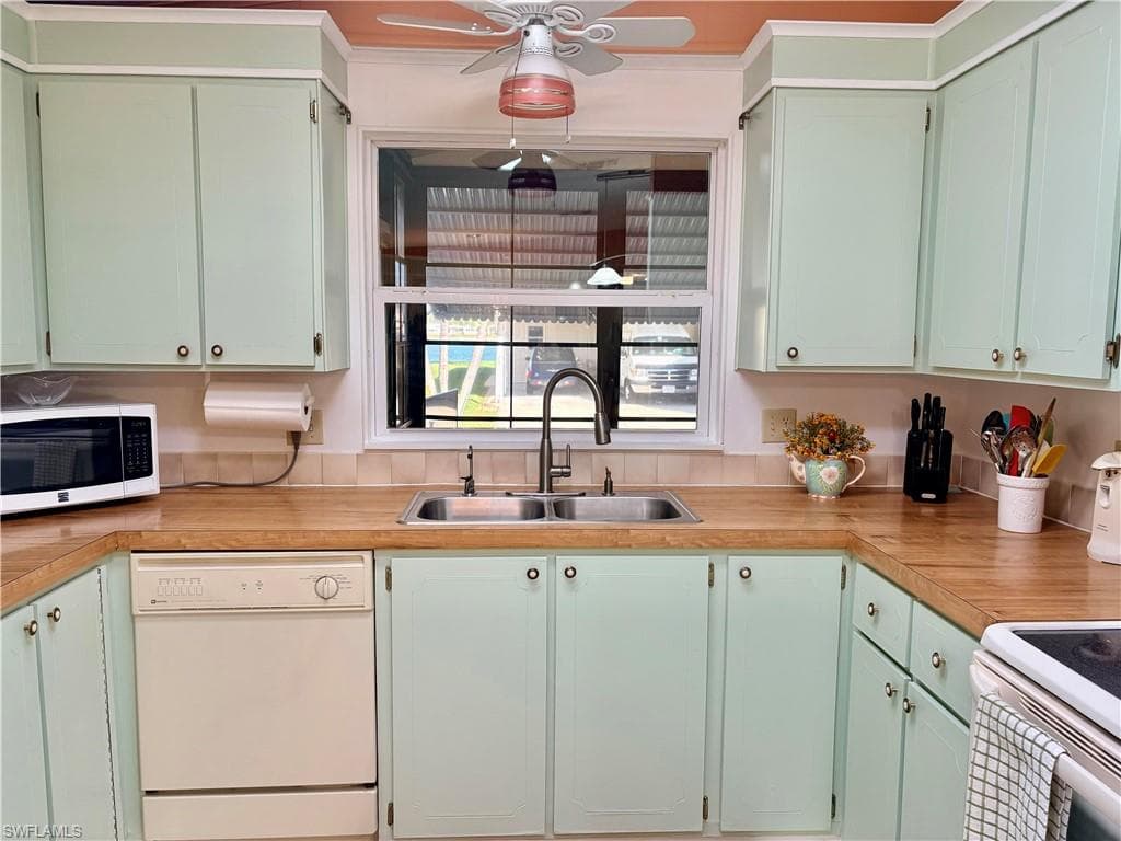 3137 Old Farm House DR, NORTH FORT MYERS FL 33917-3