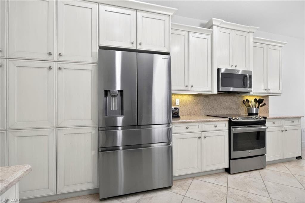 3296 Pacific DR-4