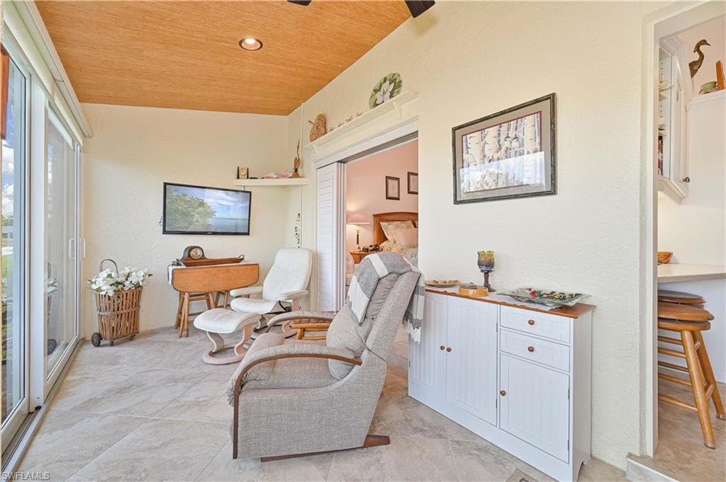 9252 Coral Isle WAY, FORT MYERS FL 33919-15