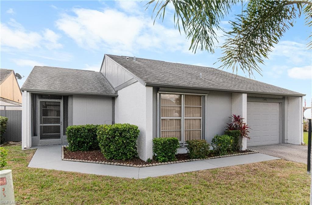 9777 Oakcrest CT, LEHIGH ACRES FL 33936-1