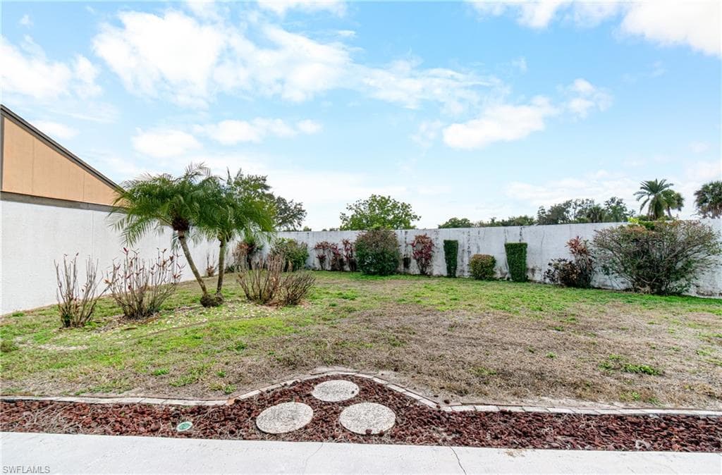 9777 Oakcrest CT, LEHIGH ACRES FL 33936-35
