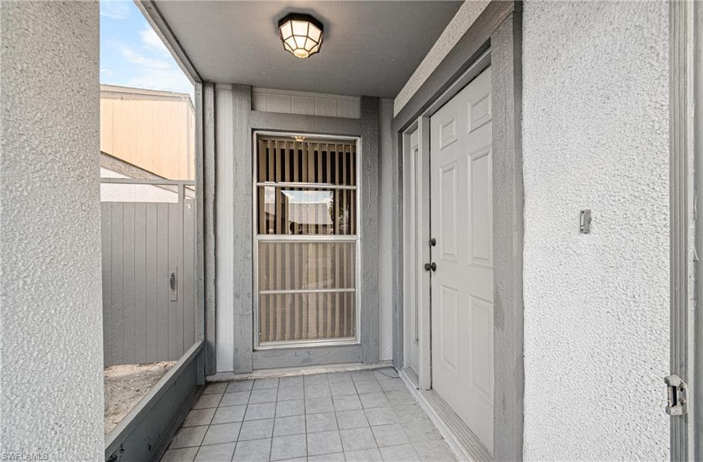 9777 Oakcrest CT, LEHIGH ACRES FL 33936-4