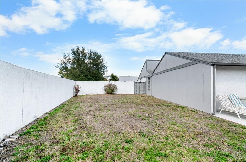9777 Oakcrest CT, LEHIGH ACRES FL 33936-33