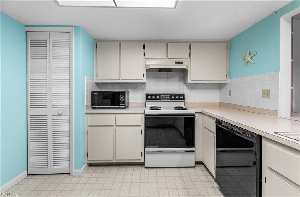 9777 Oakcrest CT, LEHIGH ACRES FL 33936-7