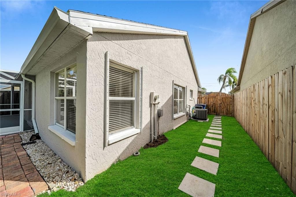 15069 Cloverdale DR, FORT MYERS FL 33919-32