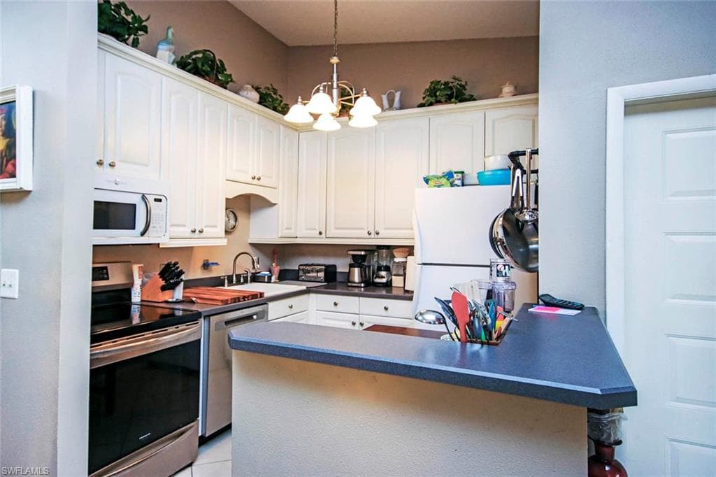 8121 S Woods CIR Unit 5-6