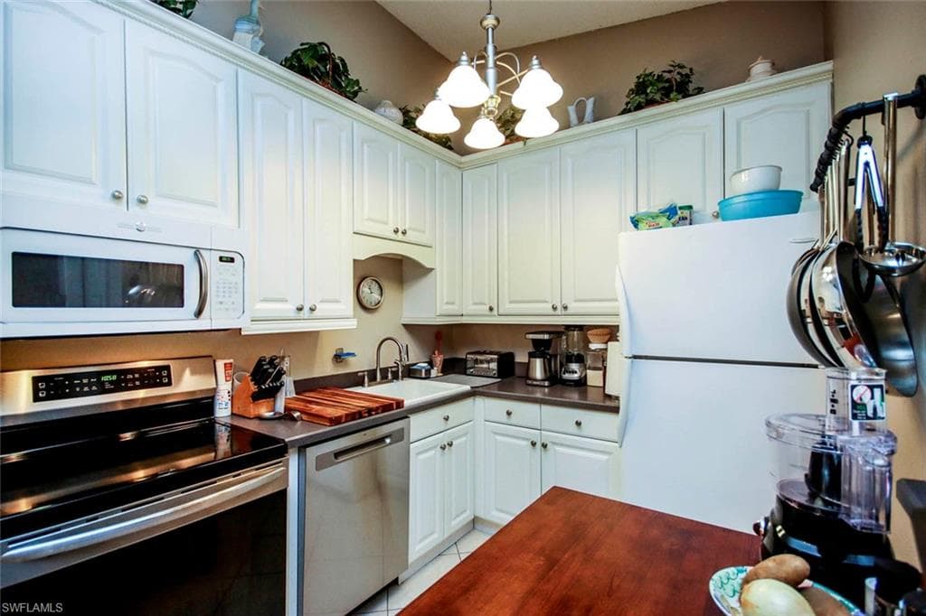 8121 S Woods CIR Unit 5-7