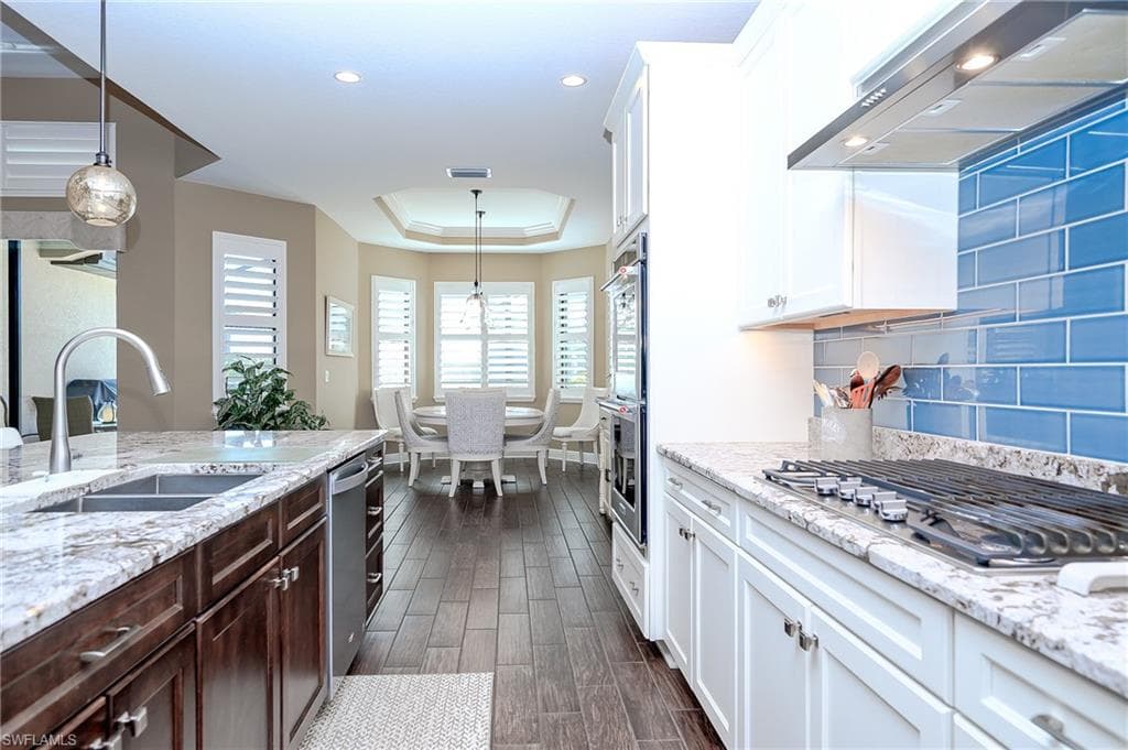 10505 Valencia Lakes DR-15