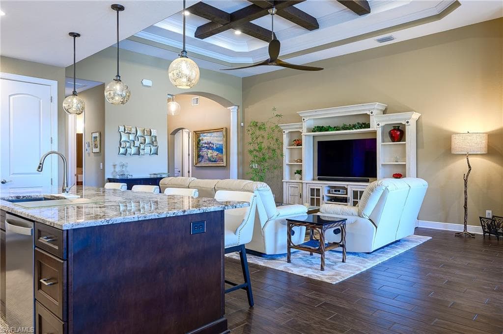 10505 Valencia Lakes DR-11