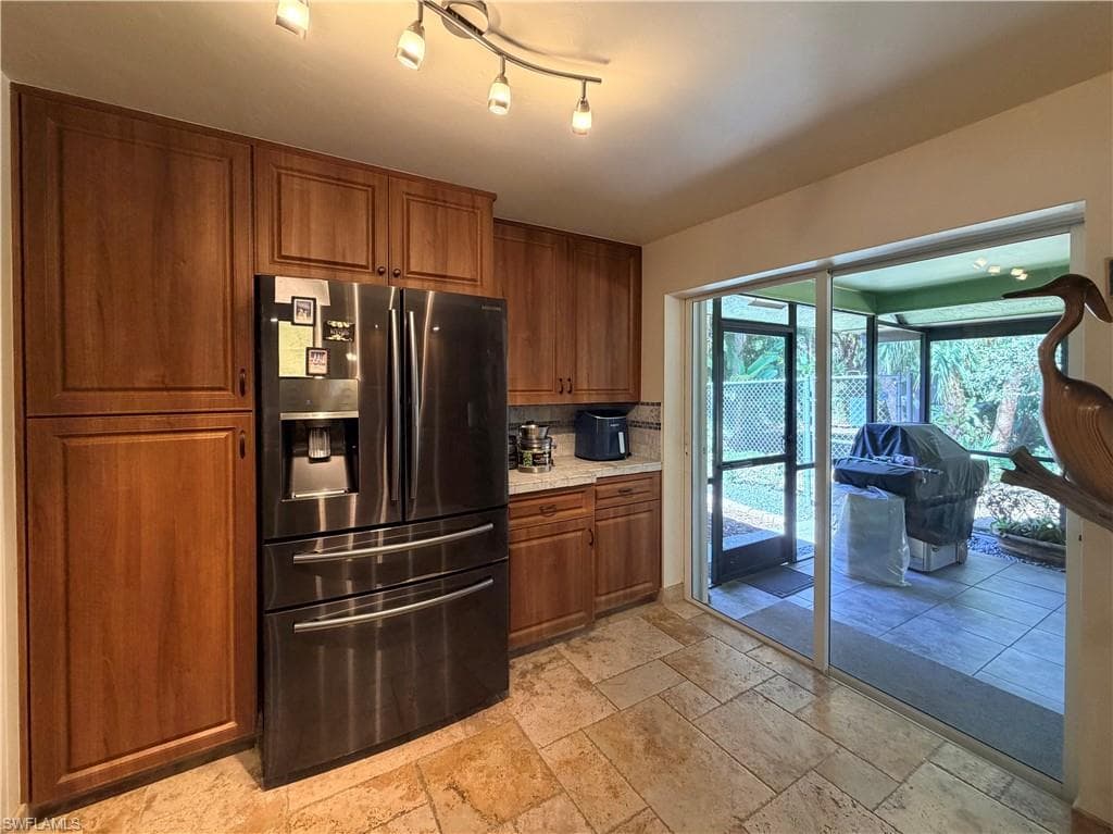 234 Duncan LN-11