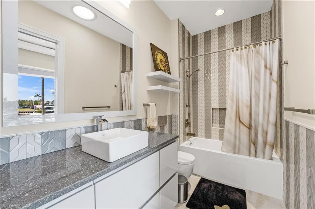 103 Montrose DR, FORT MYERS FL 33919-47