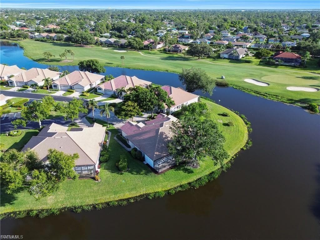 8601 Fairway Bend DR-32